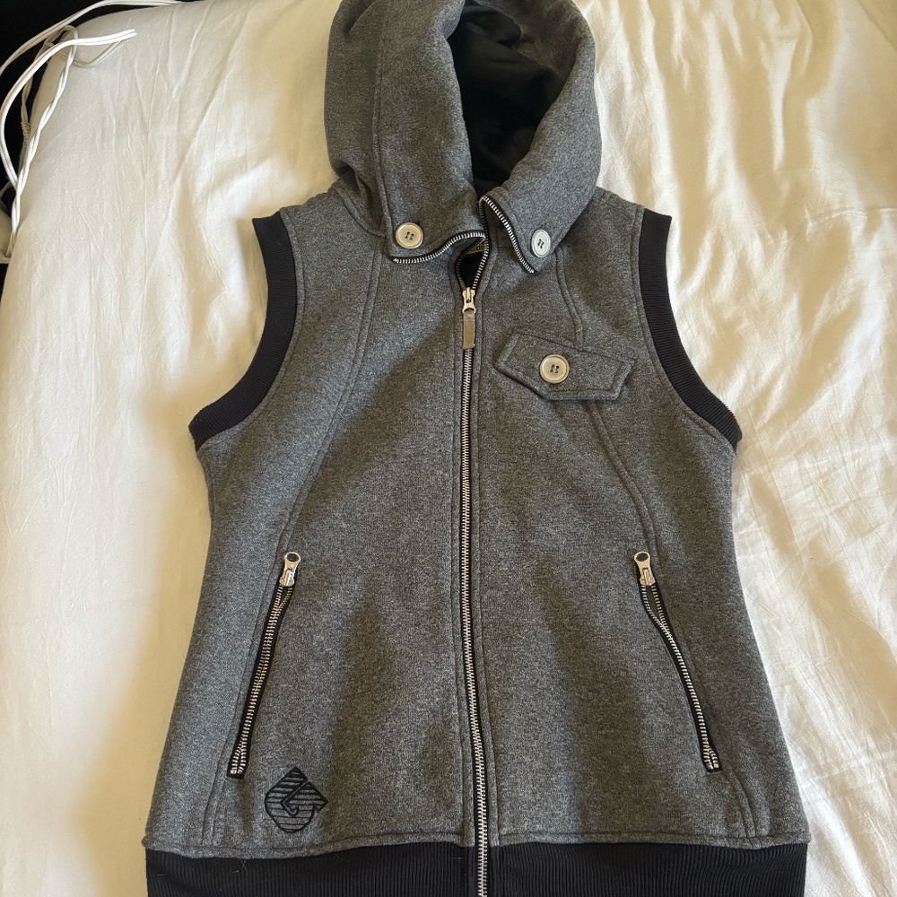 Burton. Women's Hooded Vest. Gray/Black. Medium